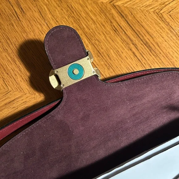 New Coach Elegant Burgundy Leather Shoulder Bag - Picture 11 of 16